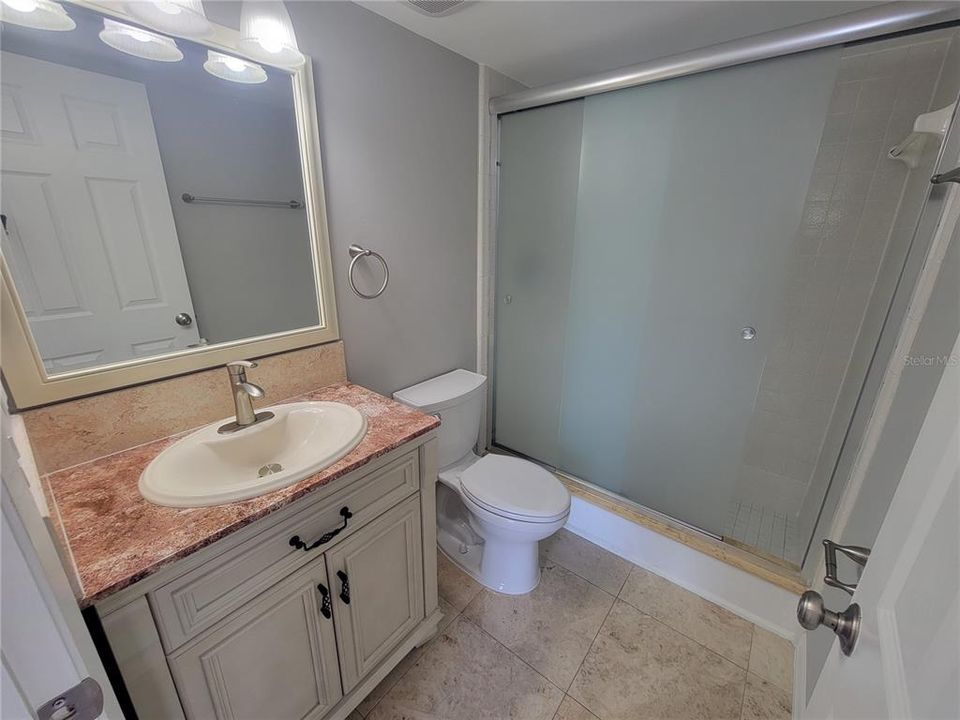 Под контрактом: $1,675 (2 спален, 2 ванн, 1040 Квадратных фут)