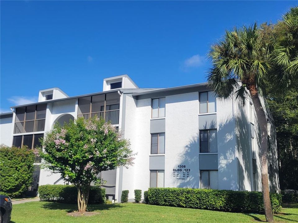 Под контрактом: $1,675 (2 спален, 2 ванн, 1040 Квадратных фут)