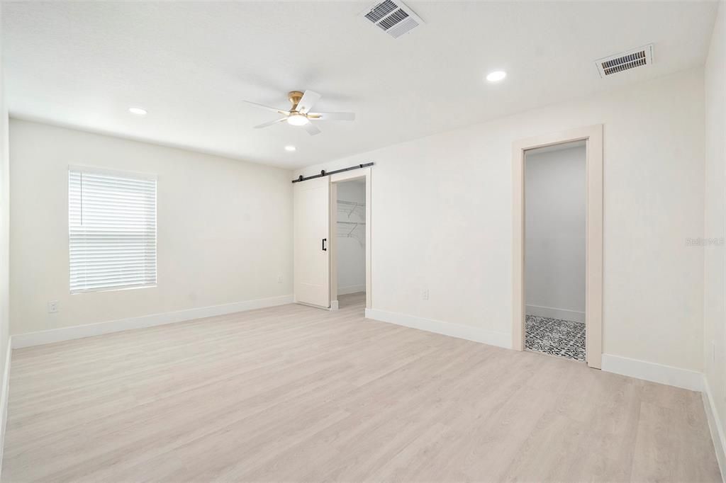 En Venta: $489,900 (3 camas, 3 baños, 1710 Pies cuadrados)