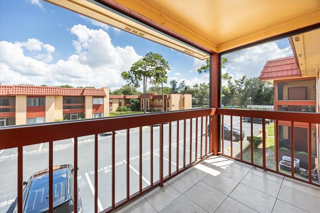 For Sale: $105,000 (2 beds, 1 baths, 832 Square Feet)