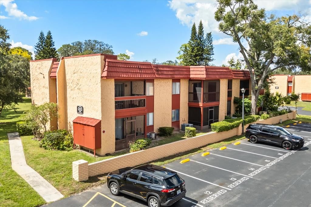 For Sale: $105,000 (2 beds, 1 baths, 832 Square Feet)