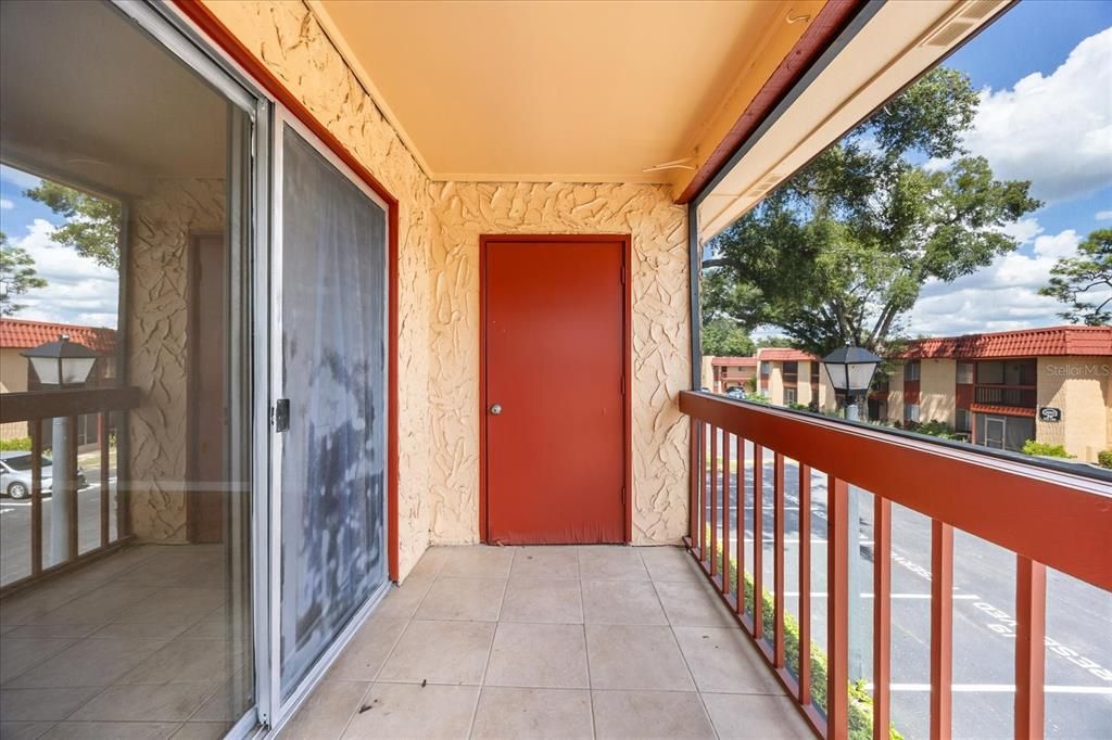 For Sale: $105,000 (2 beds, 1 baths, 832 Square Feet)