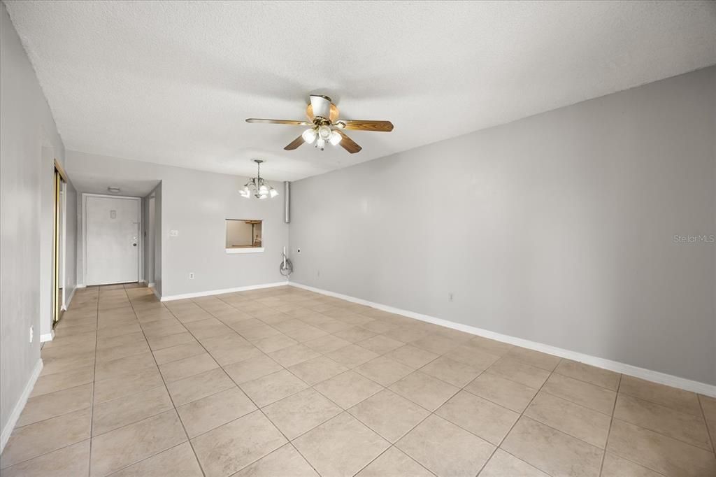 For Sale: $105,000 (2 beds, 1 baths, 832 Square Feet)