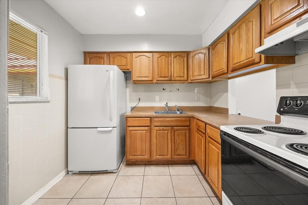 For Sale: $105,000 (2 beds, 1 baths, 832 Square Feet)