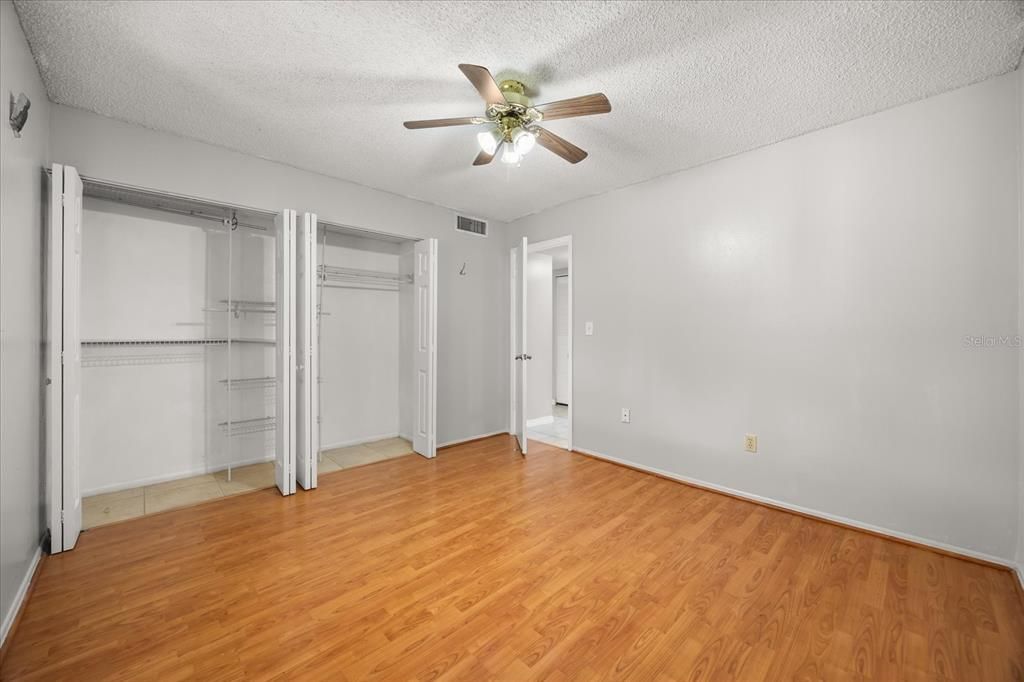 For Sale: $105,000 (2 beds, 1 baths, 832 Square Feet)