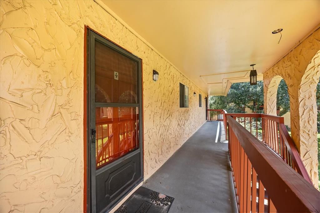 For Sale: $105,000 (2 beds, 1 baths, 832 Square Feet)