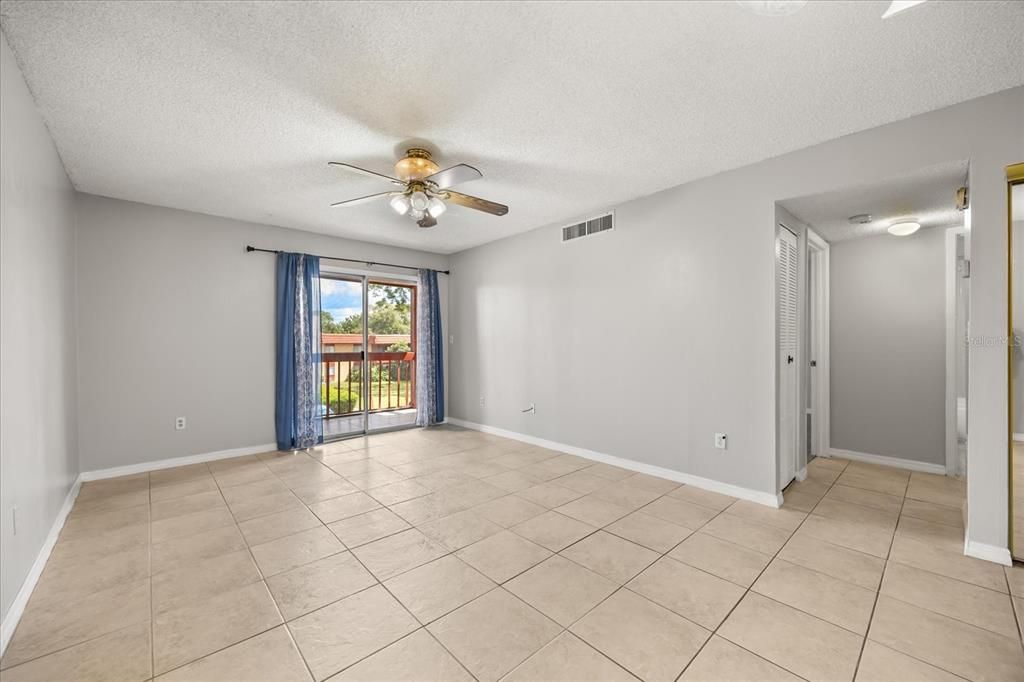 For Sale: $105,000 (2 beds, 1 baths, 832 Square Feet)