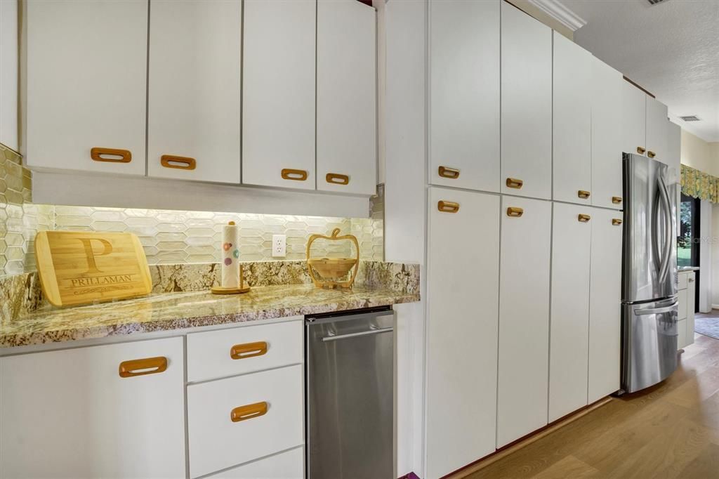 待售: $368,000 (3 贝兹, 3 浴室, 2372 平方英尺)