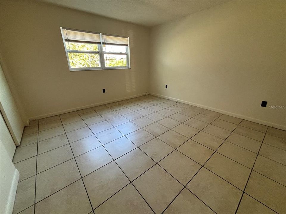 Active With Contract: $1,100 (1 beds, 1 baths, 723 Square Feet)