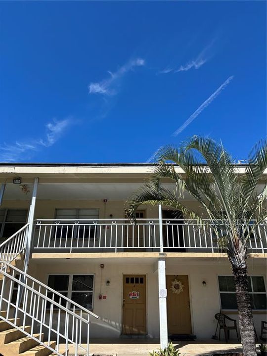 Active With Contract: $1,100 (1 beds, 1 baths, 723 Square Feet)