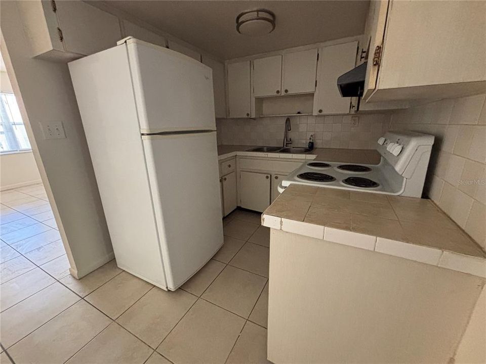 Active With Contract: $1,100 (1 beds, 1 baths, 723 Square Feet)