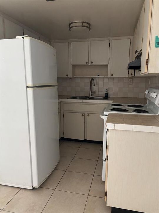 Active With Contract: $1,100 (1 beds, 1 baths, 723 Square Feet)