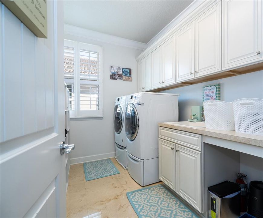 For Sale: $1,200,000 (4 beds, 4 baths, 4114 Square Feet)