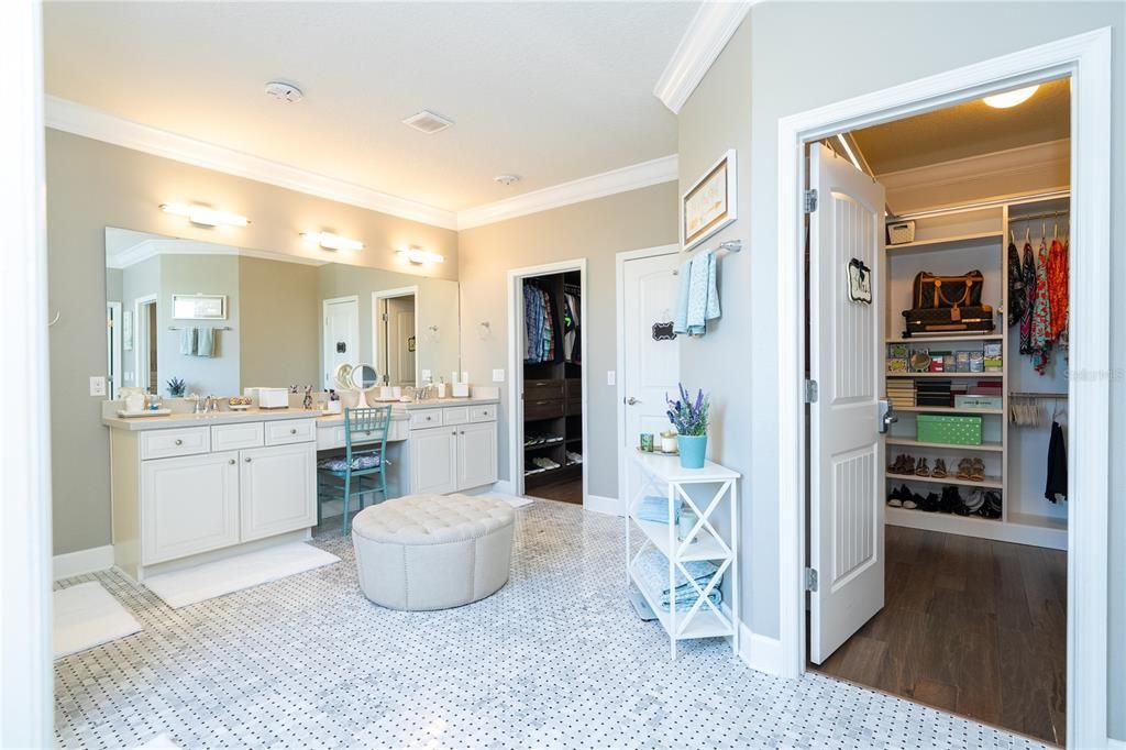 For Sale: $1,200,000 (4 beds, 4 baths, 4114 Square Feet)