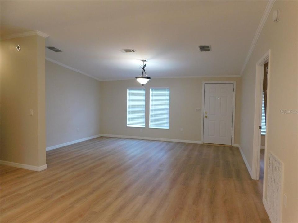 For Sale: $295,000 (3 beds, 2 baths, 1296 Square Feet)