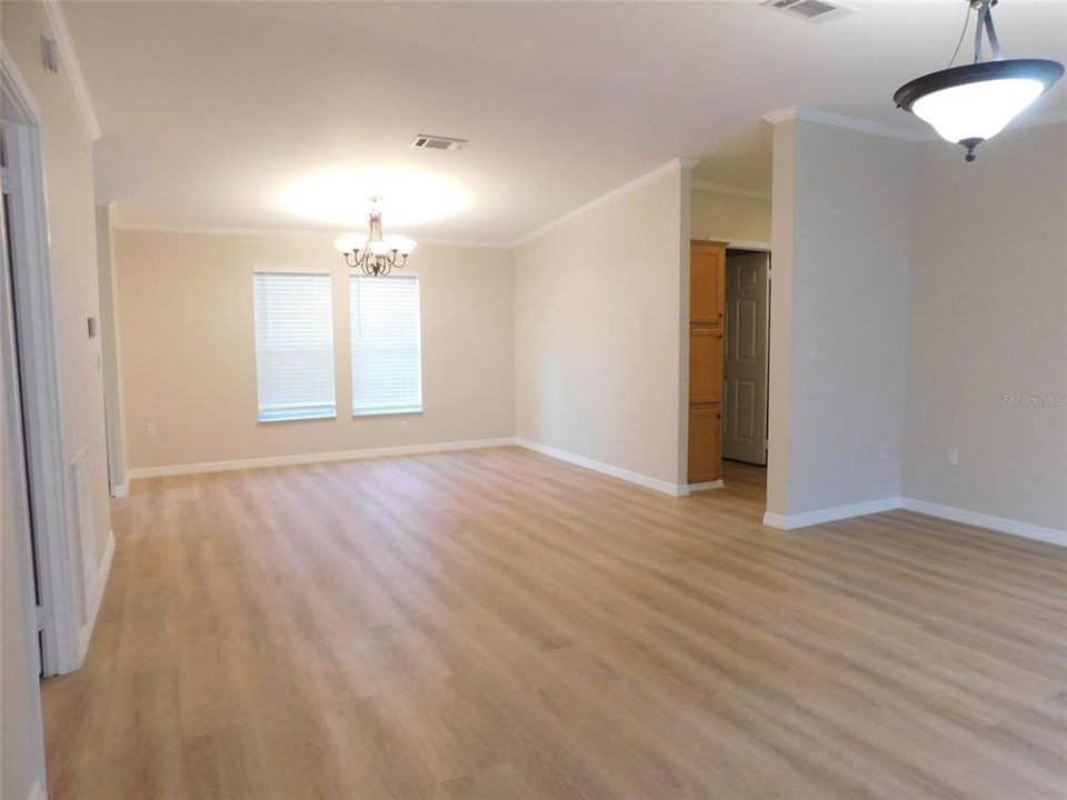 For Sale: $295,000 (3 beds, 2 baths, 1296 Square Feet)