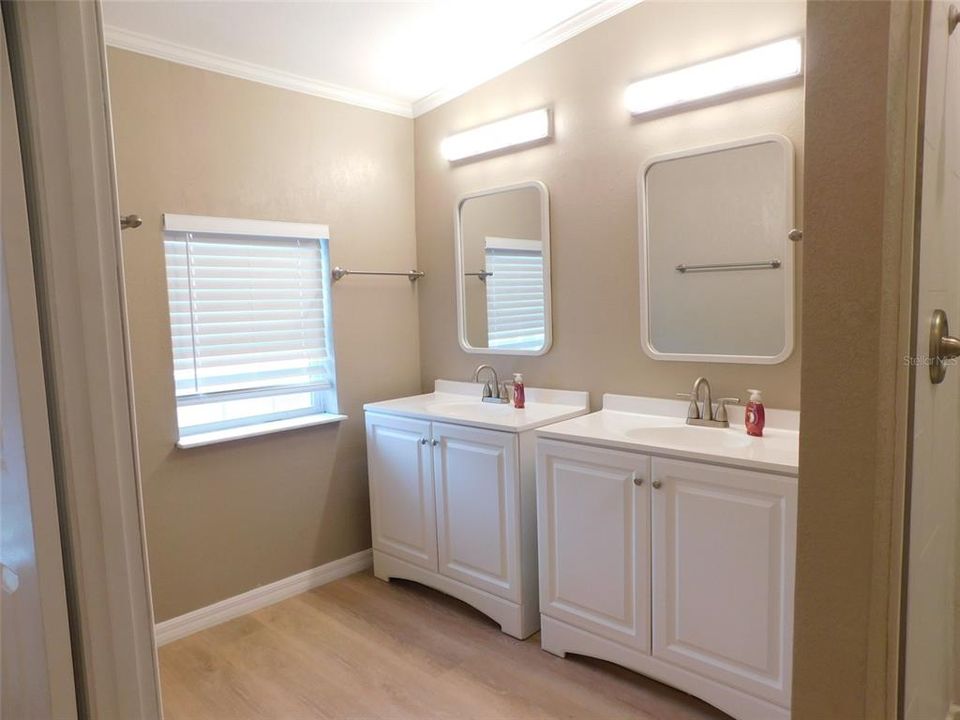 For Sale: $295,000 (3 beds, 2 baths, 1296 Square Feet)