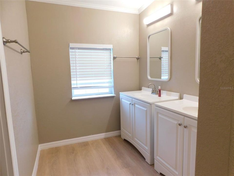 For Sale: $295,000 (3 beds, 2 baths, 1296 Square Feet)