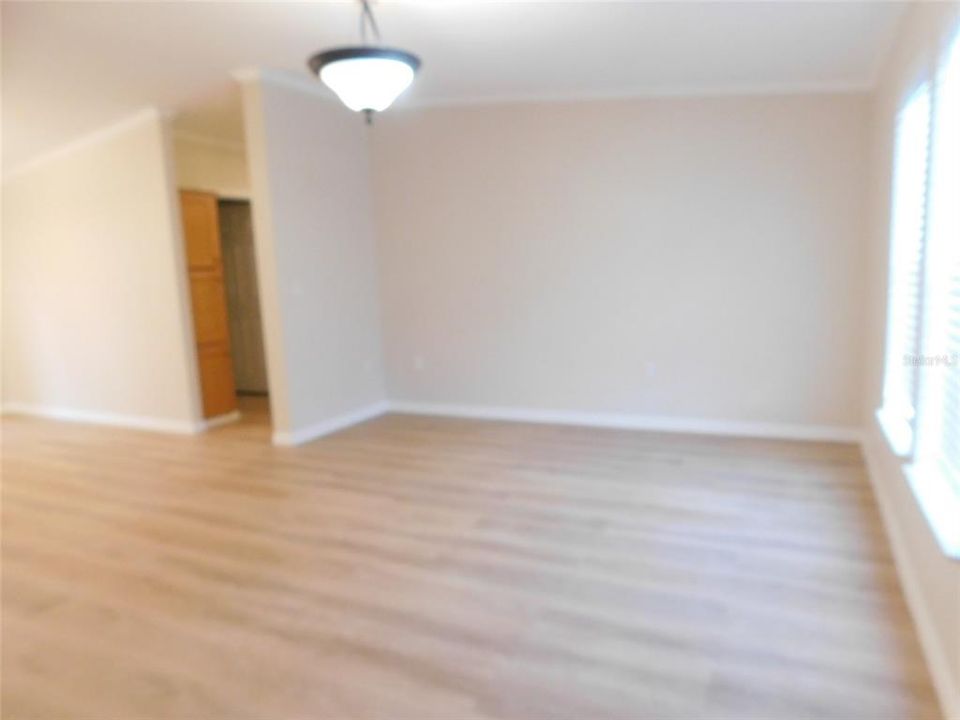 For Sale: $295,000 (3 beds, 2 baths, 1296 Square Feet)