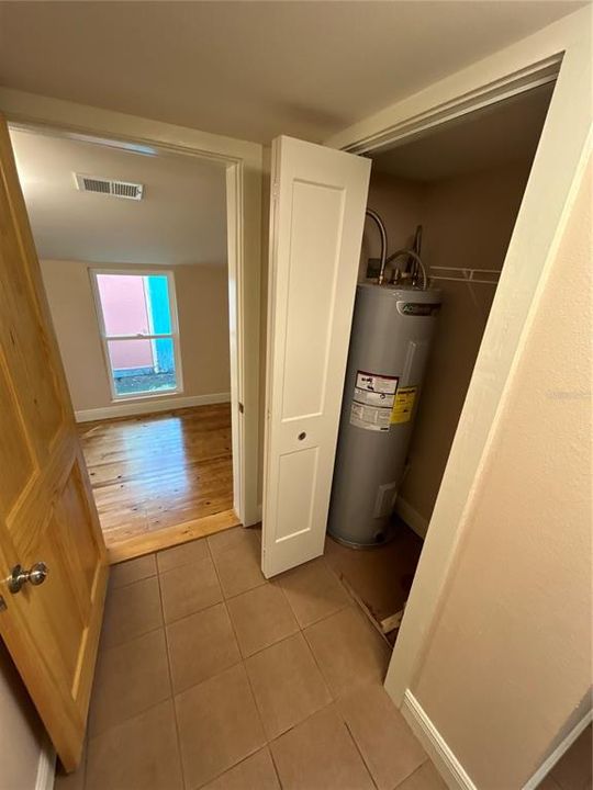 待售: $159,900 (2 贝兹, 1 浴室, 875 平方英尺)