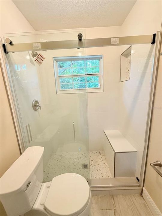 For Rent: $1,250 (2 beds, 1 baths, 720 Square Feet)