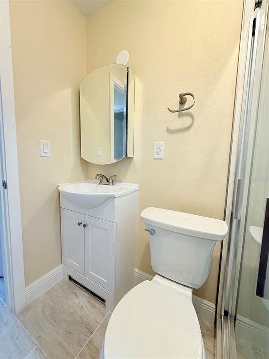 For Rent: $1,250 (2 beds, 1 baths, 720 Square Feet)