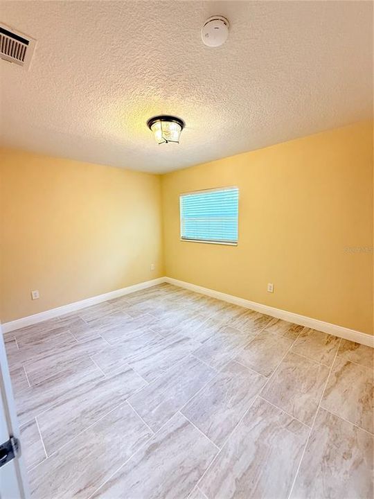 For Rent: $1,250 (2 beds, 1 baths, 720 Square Feet)