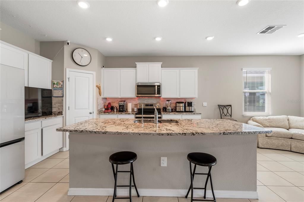 For Rent: $3,000 (4 beds, 2 baths, 2045 Square Feet)