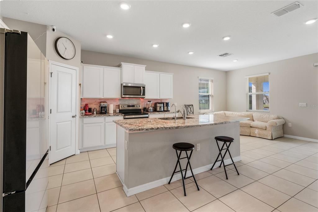 For Rent: $3,000 (4 beds, 2 baths, 2045 Square Feet)