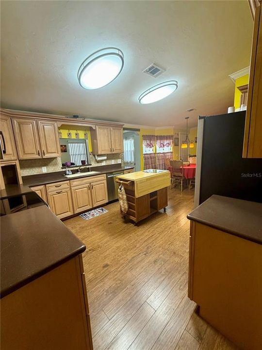 En Venta: $240,000 (2 camas, 2 baños, 1773 Pies cuadrados)