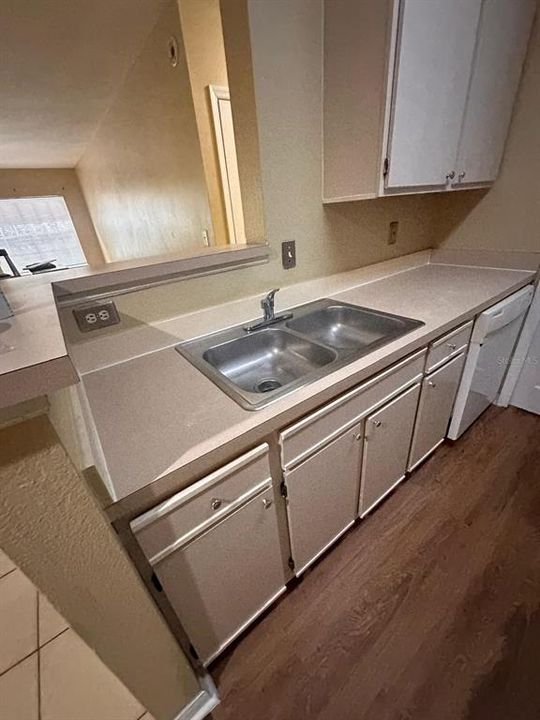 Под контрактом: $1,550 (2 спален, 2 ванн, 996 Квадратных фут)