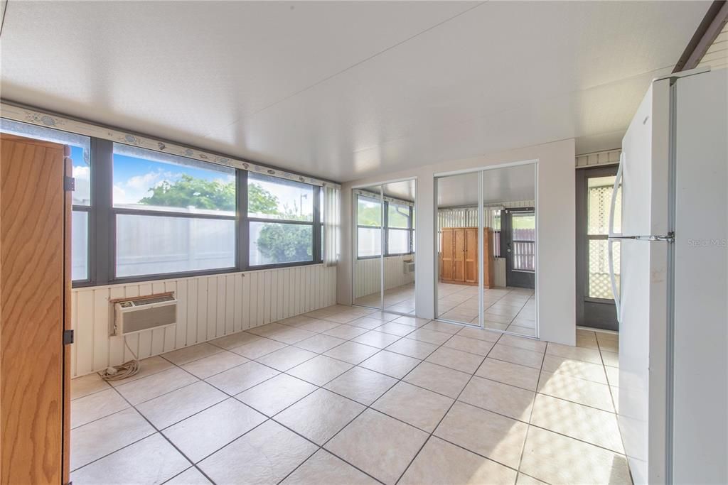 For Rent: $1,800 (3 beds, 2 baths, 886 Square Feet)