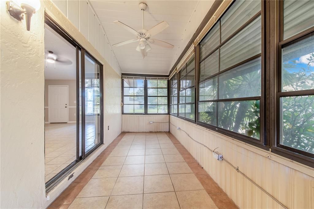 For Rent: $1,800 (3 beds, 2 baths, 886 Square Feet)