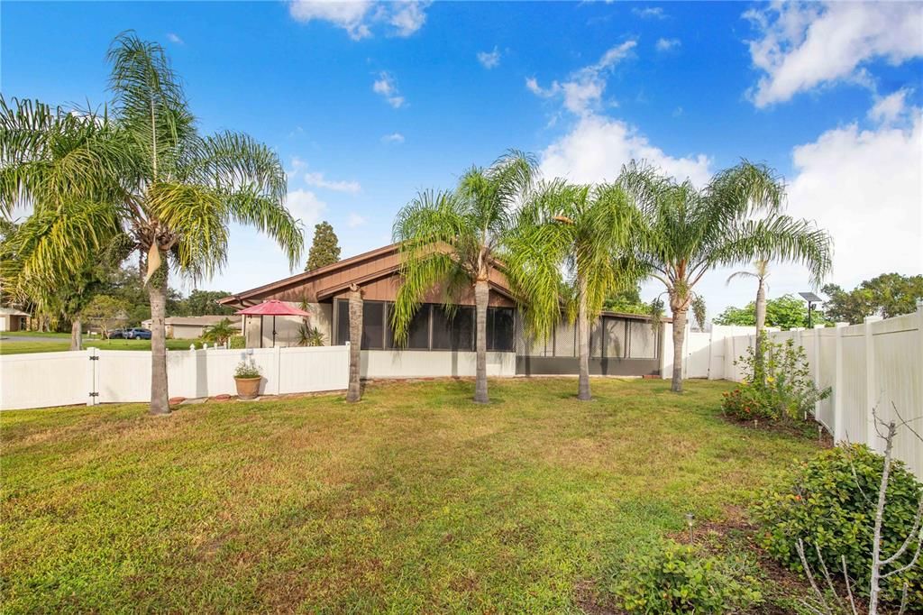 For Rent: $1,800 (3 beds, 2 baths, 886 Square Feet)