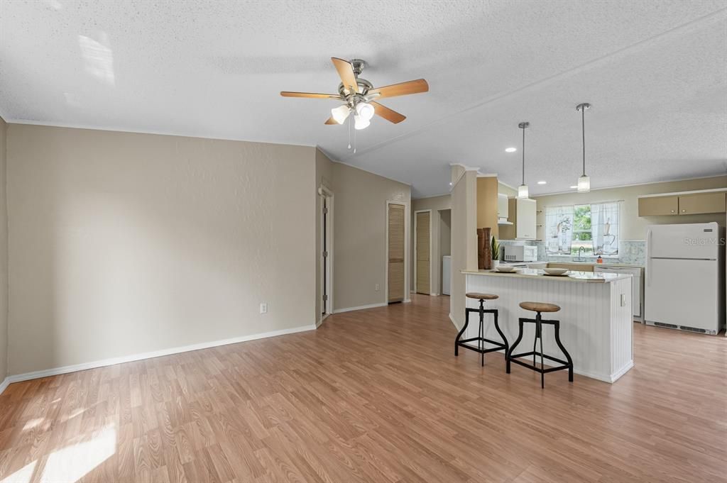 Active With Contract: $170,000 (2 beds, 2 baths, 1203 Square Feet)