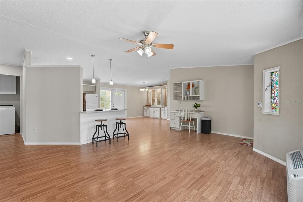 Active With Contract: $170,000 (2 beds, 2 baths, 1203 Square Feet)