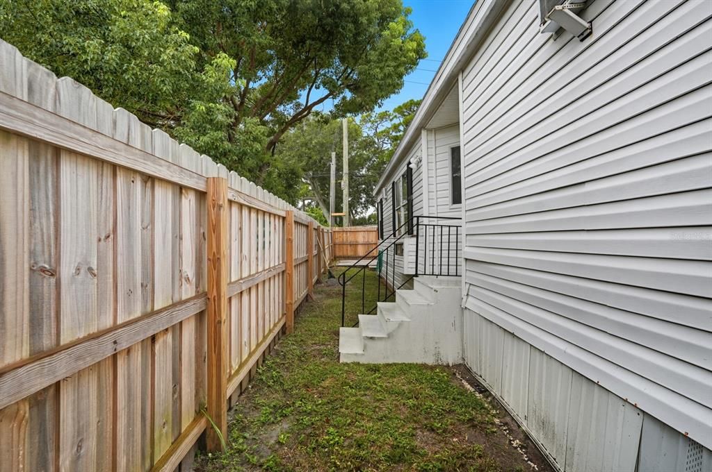 Active With Contract: $170,000 (2 beds, 2 baths, 1203 Square Feet)