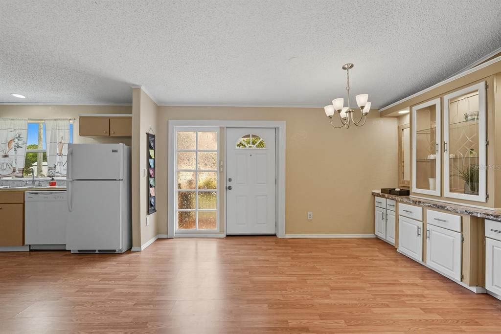 Active With Contract: $170,000 (2 beds, 2 baths, 1203 Square Feet)