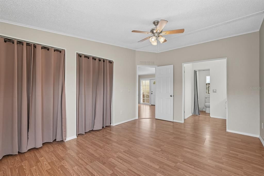 Active With Contract: $170,000 (2 beds, 2 baths, 1203 Square Feet)