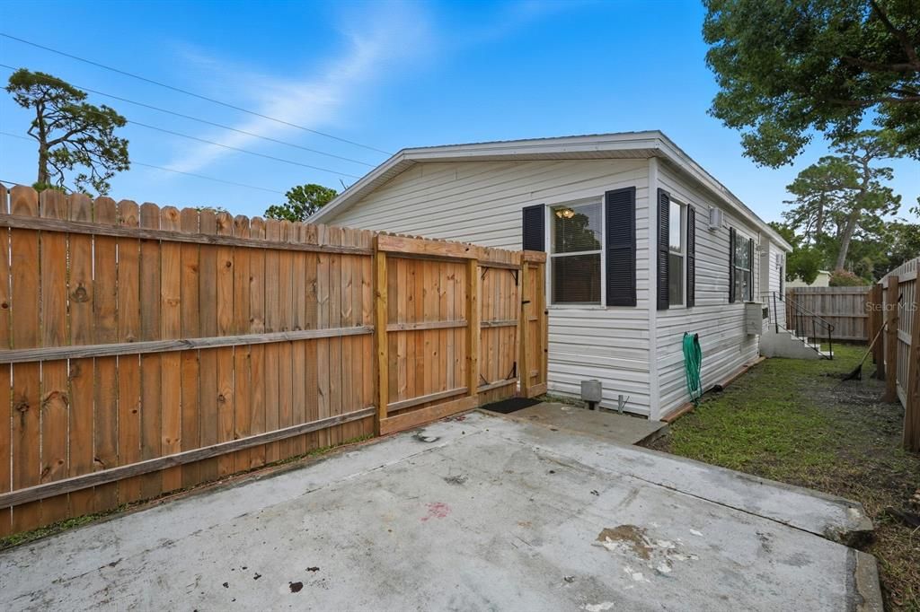 Active With Contract: $170,000 (2 beds, 2 baths, 1203 Square Feet)