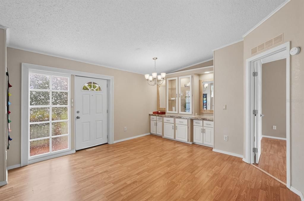 Active With Contract: $170,000 (2 beds, 2 baths, 1203 Square Feet)