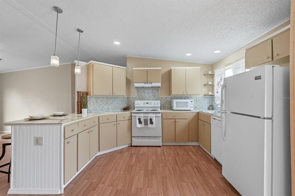 Active With Contract: $170,000 (2 beds, 2 baths, 1203 Square Feet)