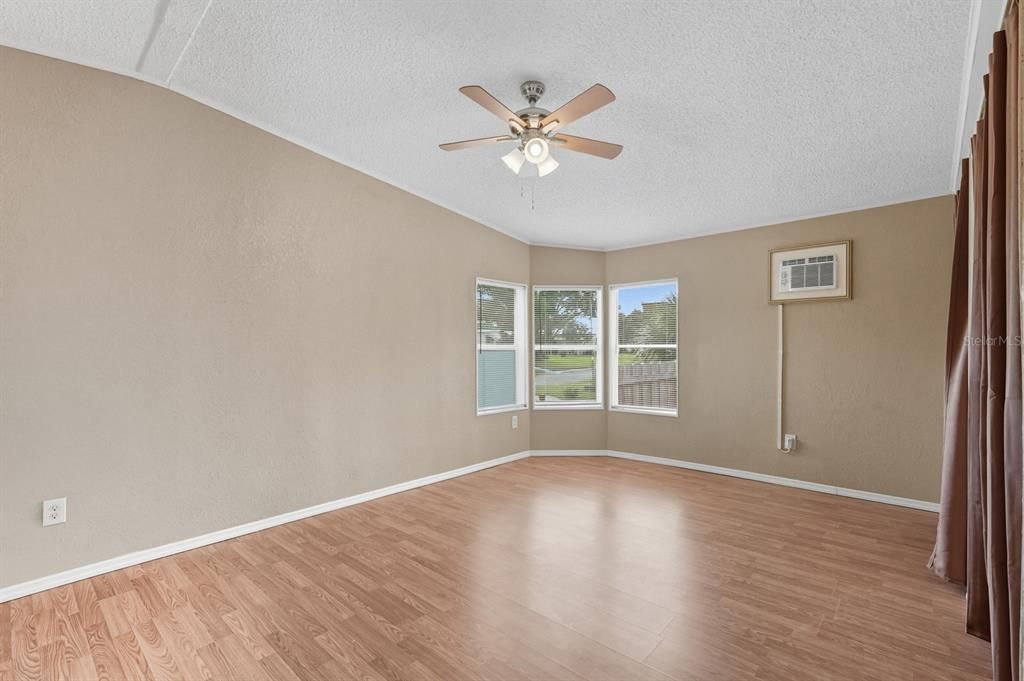 Active With Contract: $170,000 (2 beds, 2 baths, 1203 Square Feet)