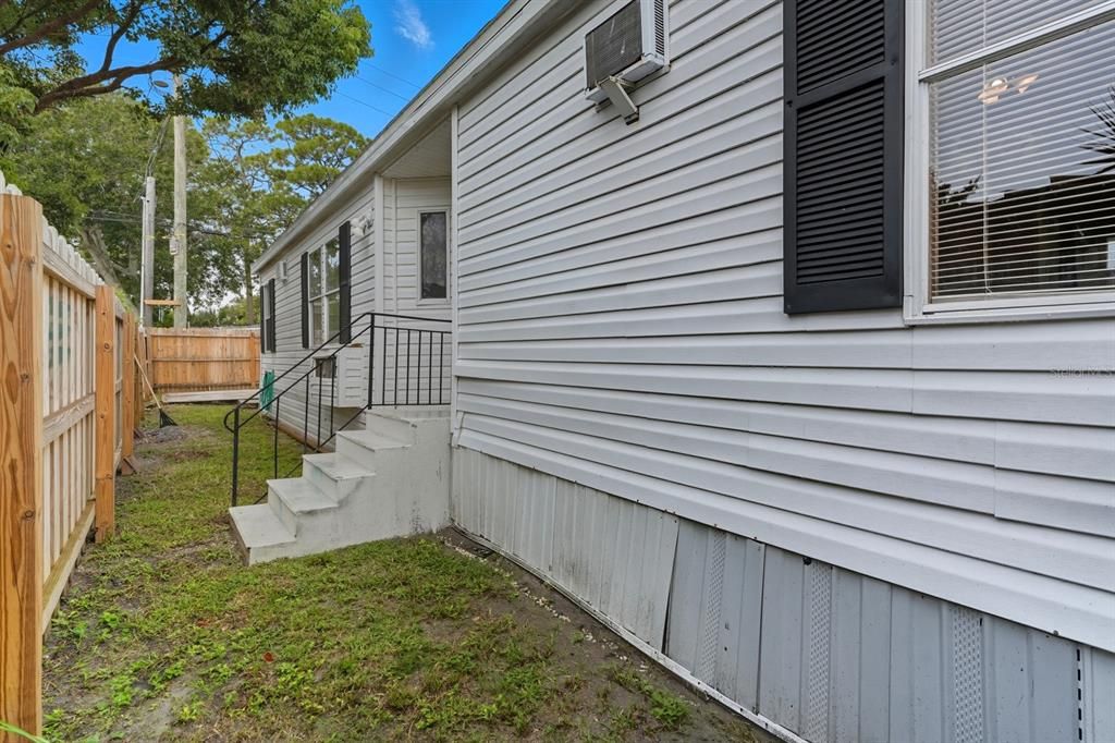 Active With Contract: $170,000 (2 beds, 2 baths, 1203 Square Feet)