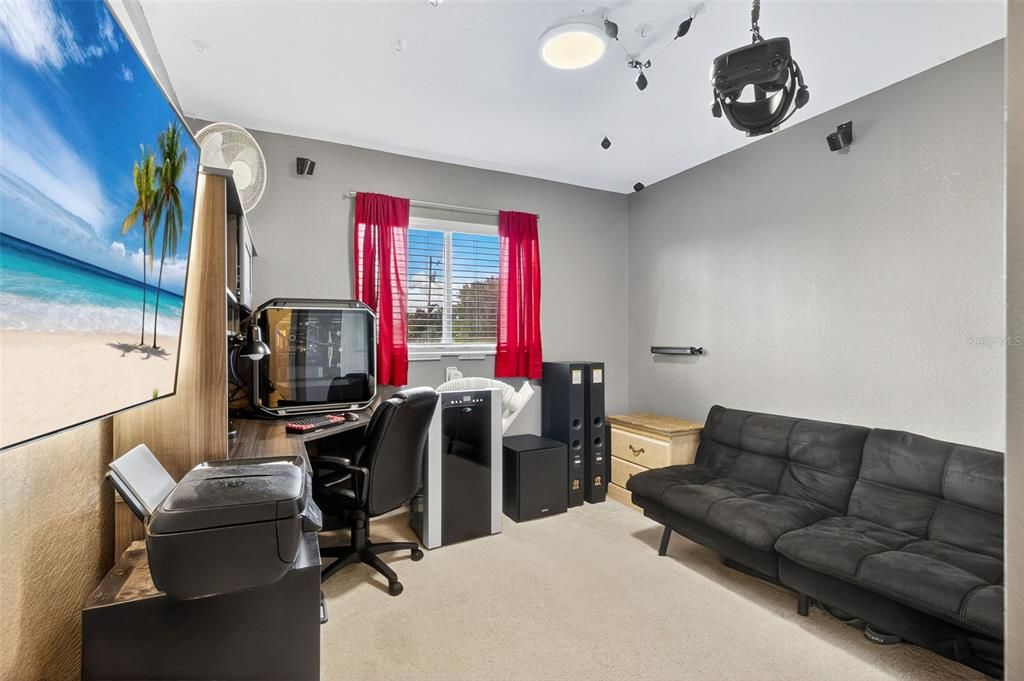 En Venta: $285,000 (4 camas, 2 baños, 1712 Pies cuadrados)