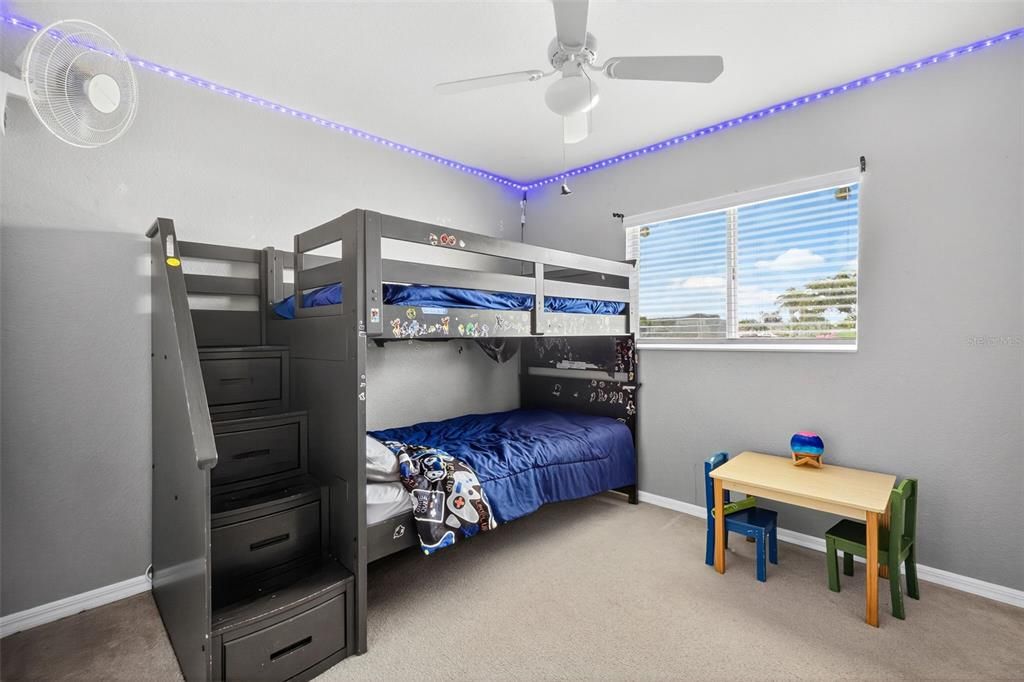 En Venta: $285,000 (4 camas, 2 baños, 1712 Pies cuadrados)