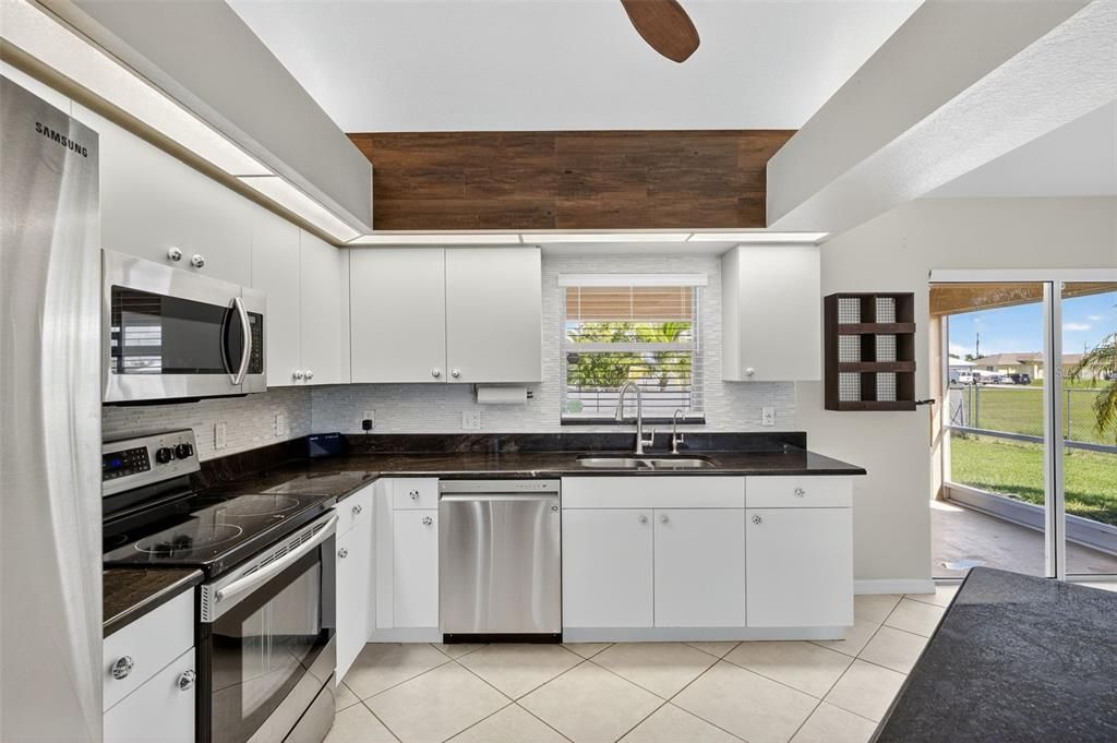 En Venta: $285,000 (4 camas, 2 baños, 1712 Pies cuadrados)