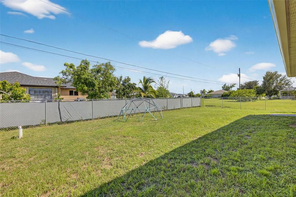 En Venta: $285,000 (4 camas, 2 baños, 1712 Pies cuadrados)