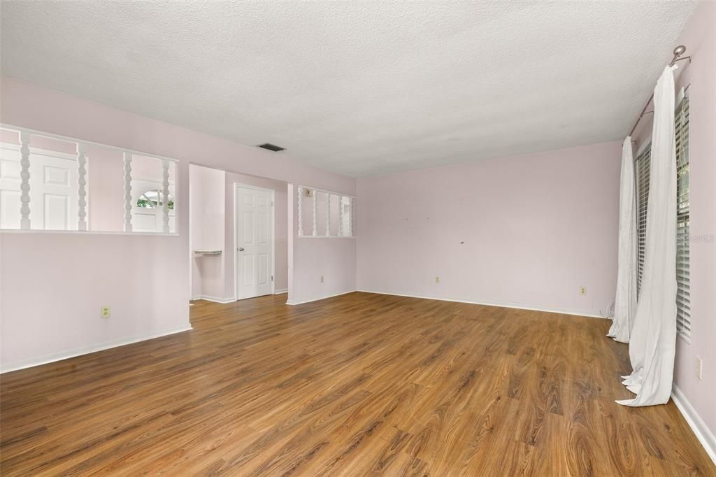 На продажу: $269,900 (3 спален, 2 ванн, 1316 Квадратных фут)