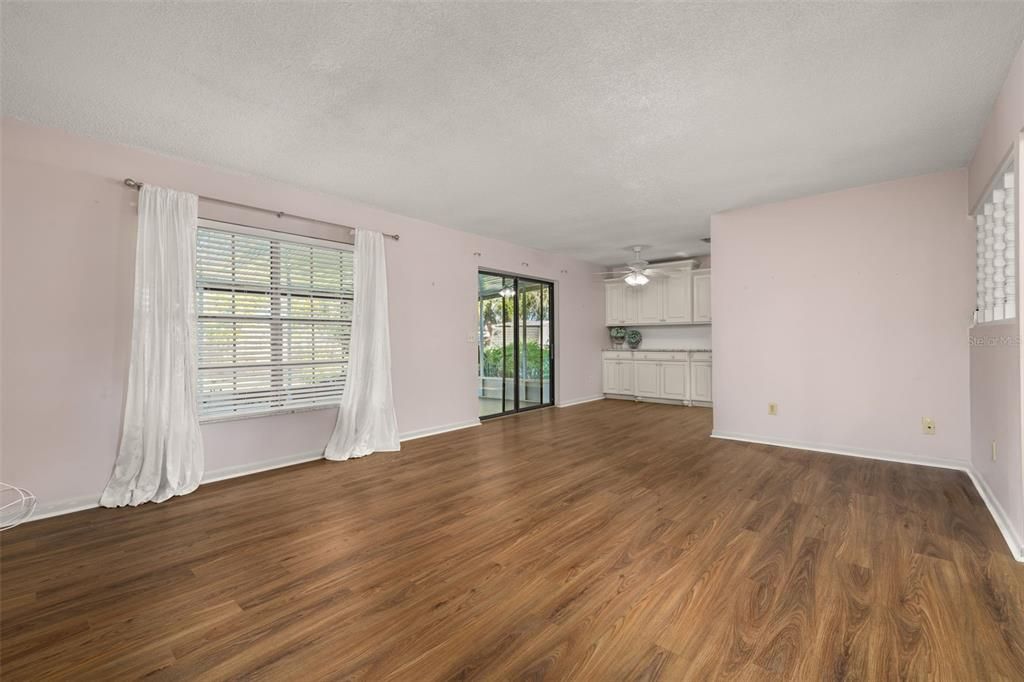 На продажу: $269,900 (3 спален, 2 ванн, 1316 Квадратных фут)